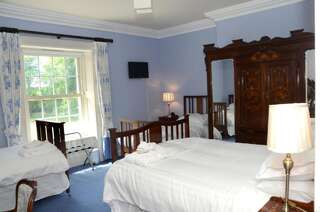 Отели типа «постель и завтрак» Cannaway House B&B Макрум Cемейный номер с собственной ванной комнатой-3